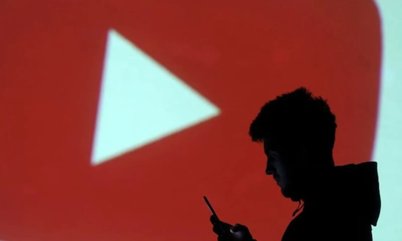 Người dùng từ 16 tuổi trở lên mới được phát trực tiếp trên YouTube