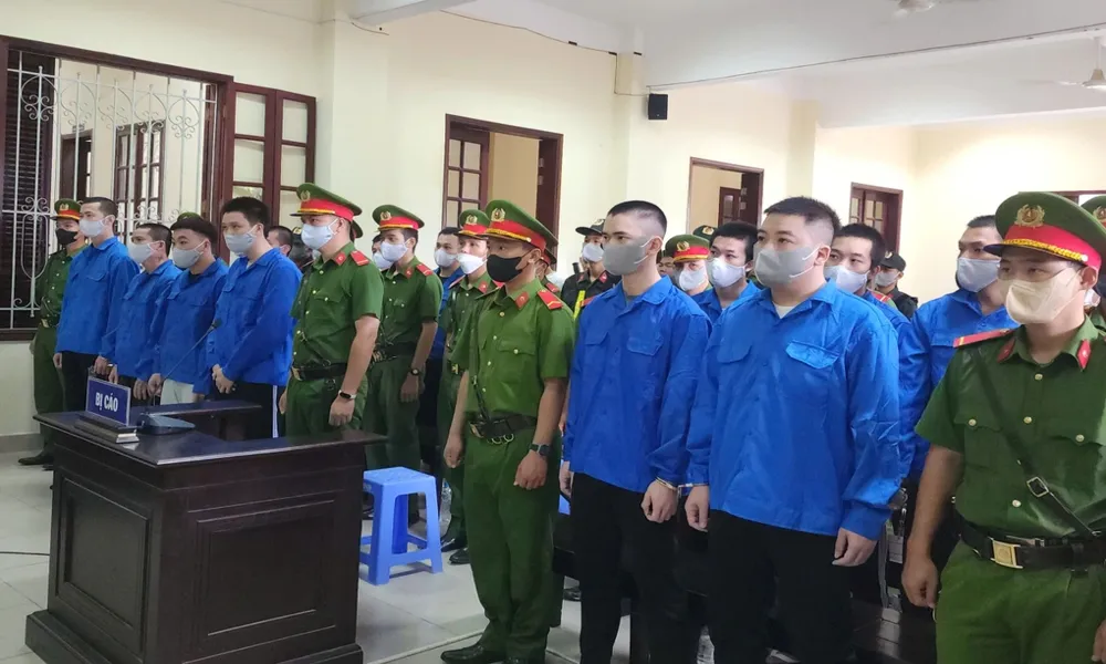 Xô xát từ cái nhìn đểu, 37 người lĩnh án tù