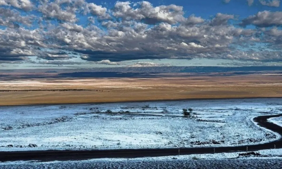 Tuyết phủ trắng sa mạc Atacama: Hiện tượng lạ tại nơi khô cằn nhất Trái đất