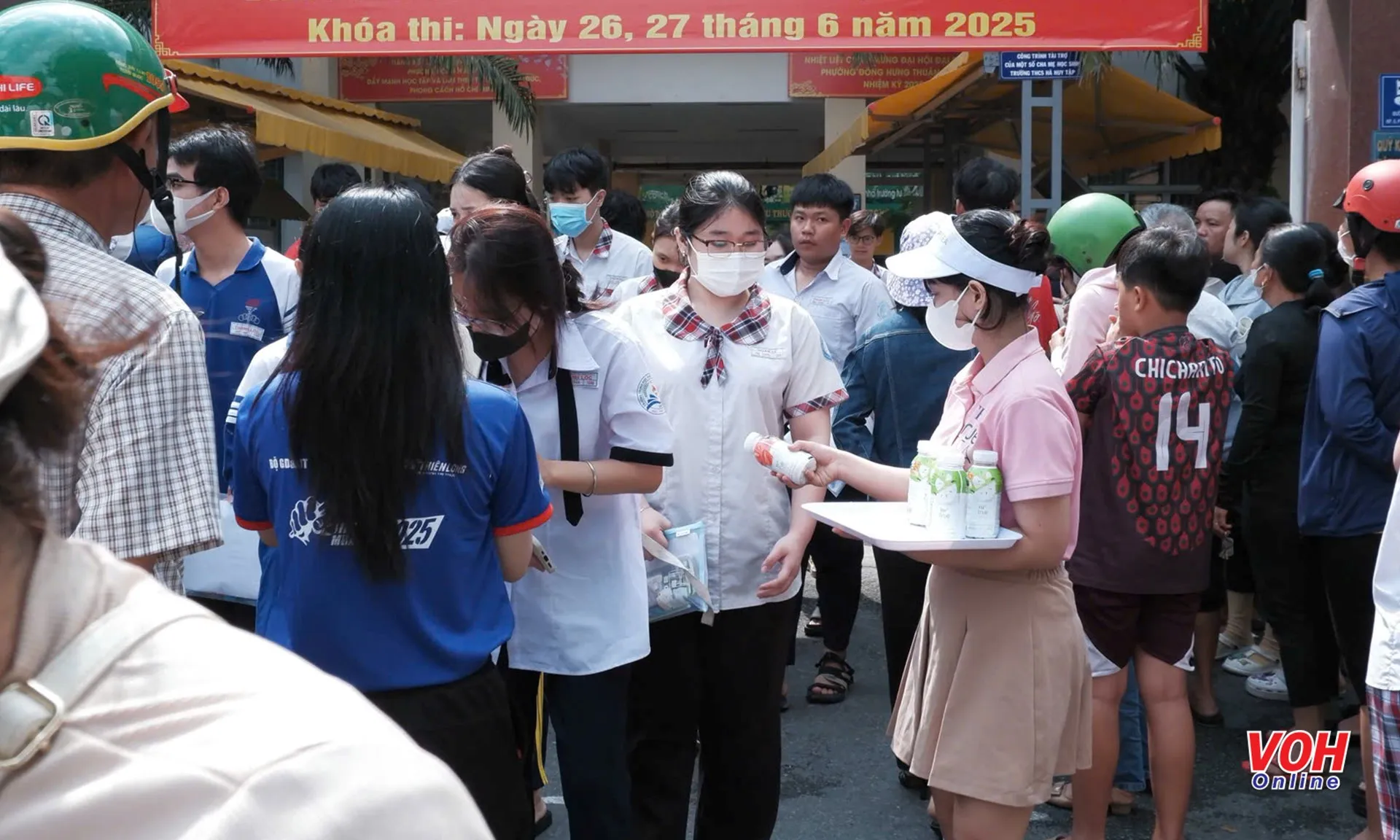 thi-tot-nghiep-270625-4