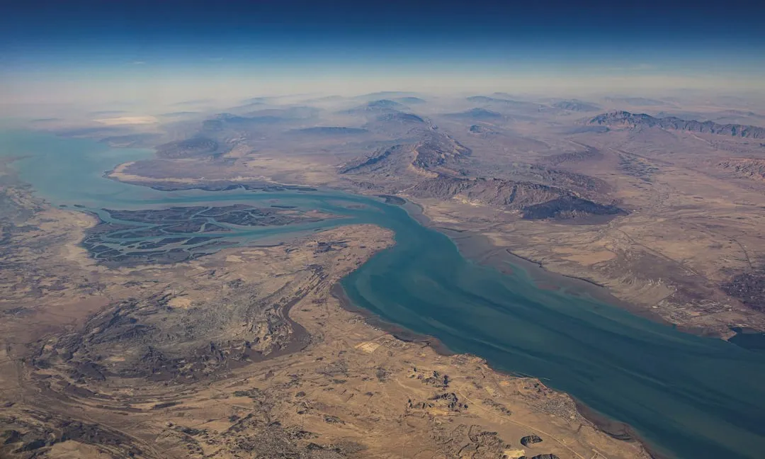 Tàu thuyền gần Eo biển Hormuz phát tín hiệu bất thường nhằm tránh bị tấn công