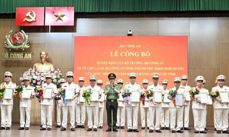 Đại tướng Lương Tam Quang trao quyết định bổ nhiệm Giám đốc Công an các tỉnh sau sáp nhập