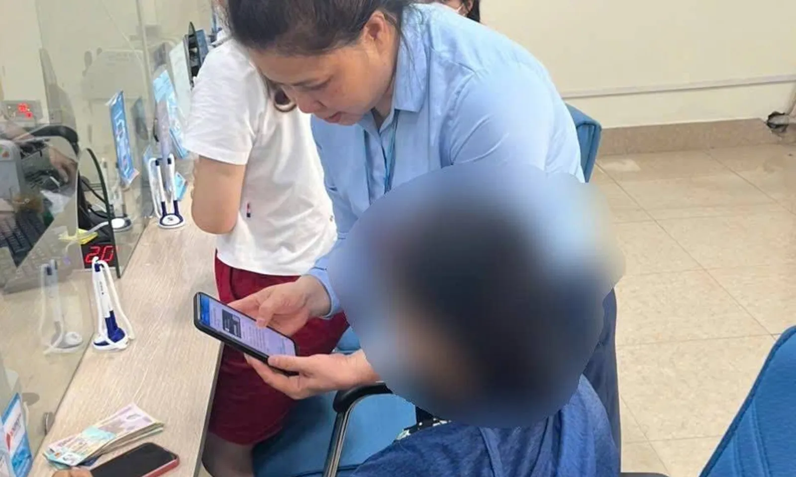 Suýt mất 28 triệu đồng vì yêu cầu chuyển khoản để “nhận hàng từ Đức”