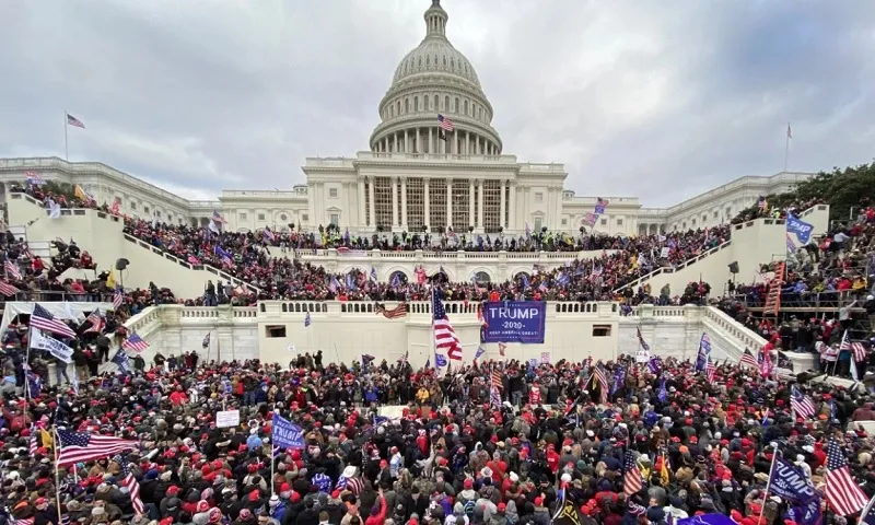Cuộc bạo loạn tại Điện Capitol vào ngày 612021 Ảnh NBC News