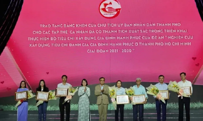 Mừng ngày gia đình Việt Nam: TPHCM tôn vinh 90 gia đình tiêu biểu 