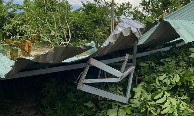 Lốc xoáy bất ngờ gây thiệt hại gần 30 hộ dân ở xã Quế Châu, Quảng Nam