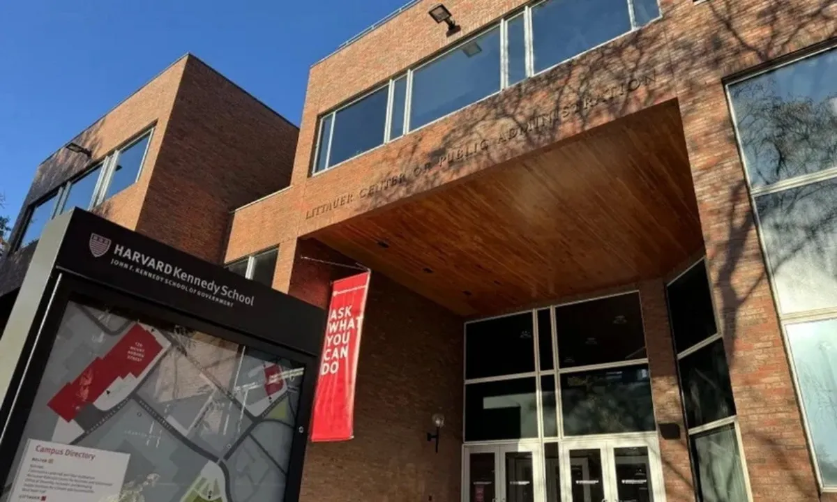 Harvard Kennedy mở “lối đi riêng” cho sinh viên quốc tế