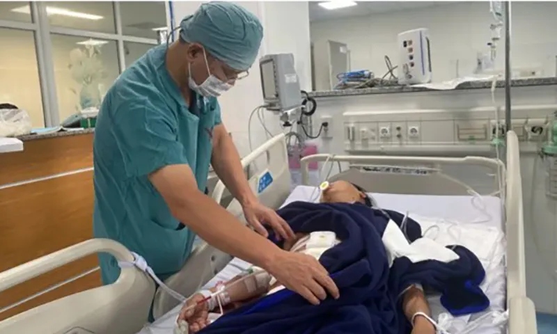 Bệnh viện Vũng Tàu mổ thành công khối u xơ tử cung nặng gần 5kg