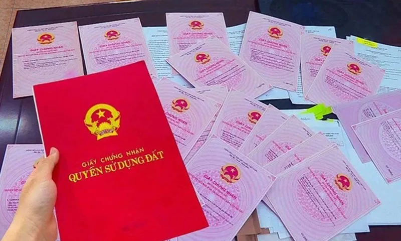 Từ 1/7, 8 trường hợp buộc phải đổi sổ đỏ