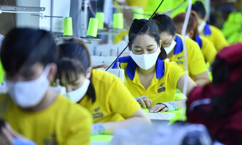 Tiền lương tối thiểu vùng ở TPHCM và Hà Nội sẽ thay đổi ra sao