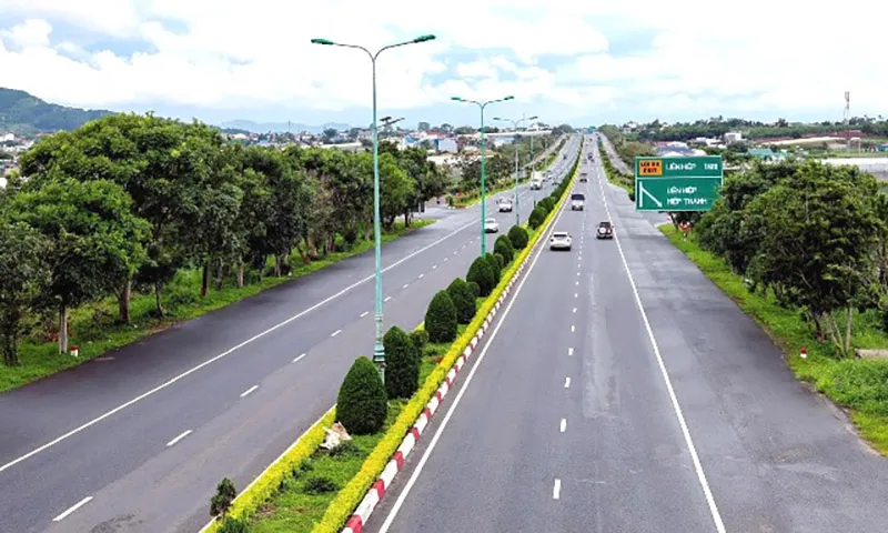 Ký hợp đồng xây dựng cao tốc Bảo Lộc - Liên Khương 12.000 tỷ đồng