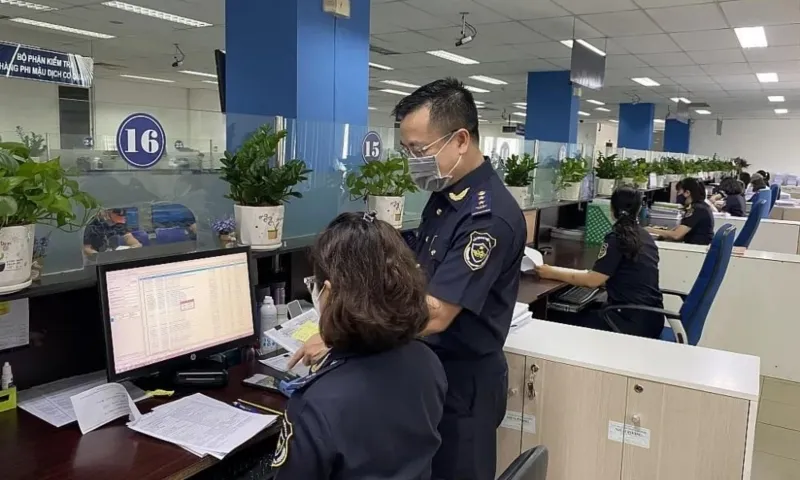Tạm dừng tiếp nhận tờ khai hải quan từ 22 giờ 30/6