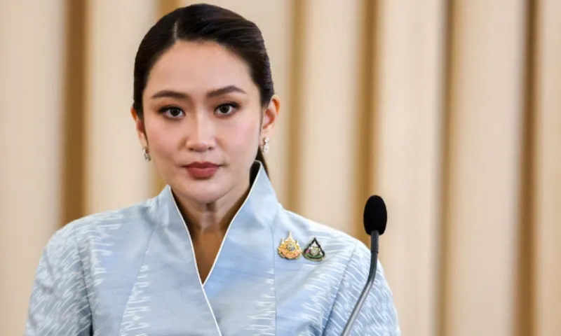 Thủ tướng Thái Lan bị tạm đình chỉ chức vụ
