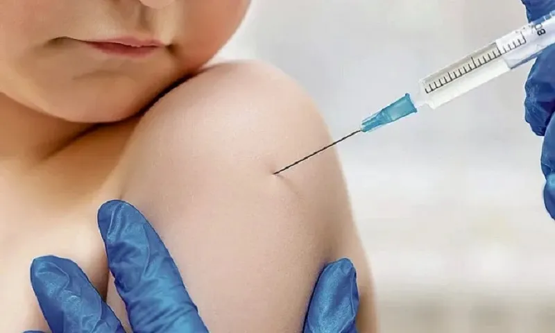 tiêm chủng vaccine