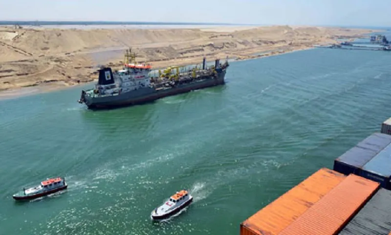 Kênh đào Suez - Ảnh REUTERS