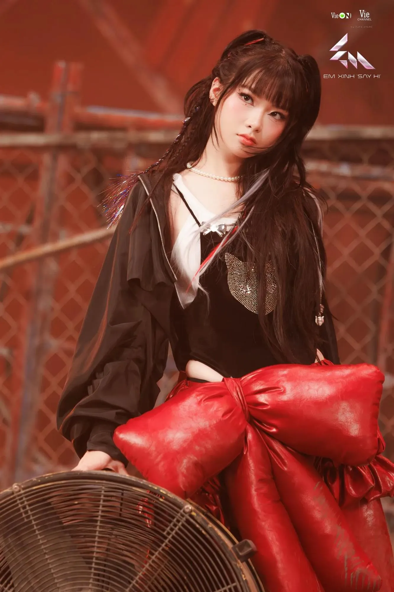 livestage-1-em-xinh-say-hi-anh-sang-az-8541-596.jpg