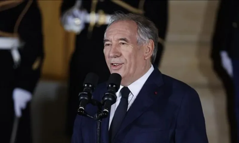 Thủ tướng Pháp vượt qua bất tín nhiệm 