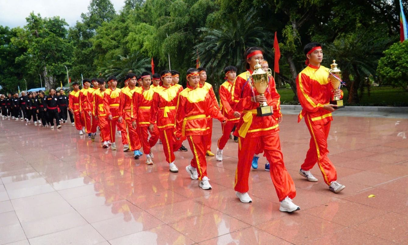 Lễ rước Cúp Hoàng đế Quang Trung khai mạc giải võ cổ truyền lần thứ 7 năm 2025