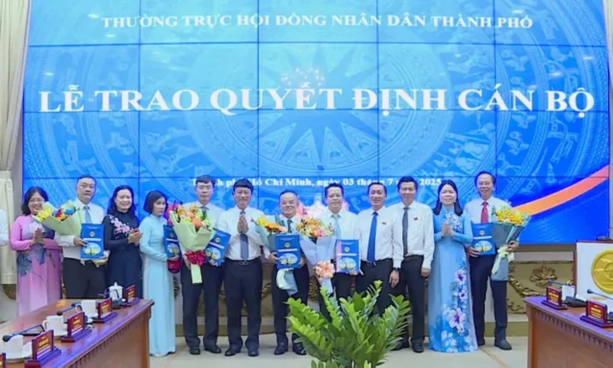 HĐND TPHCM trao quyết định bổ nhiệm nhiều cán bộ chủ chốt