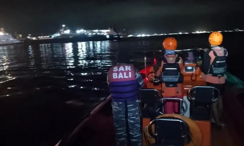 Chìm phà gần đảo Bali, 38 người mất tích