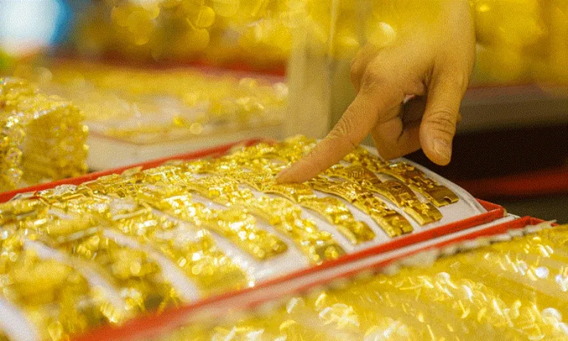 Giá vàng ngày 3/7: SJC giữ vững mốc 121 triệu đồng?