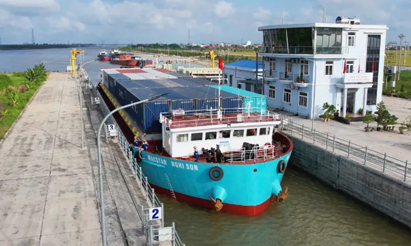 Kênh đào Nghĩa Hưng hạn chế giao thông, các phương tiện thủy nội địa sẽ di chuyển theo hướng luồng phù hợp 