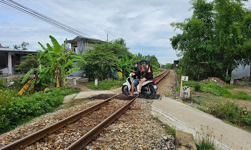 Huế: Xóa các lối đi tự mở ngang đường sắt Bắc - Nam