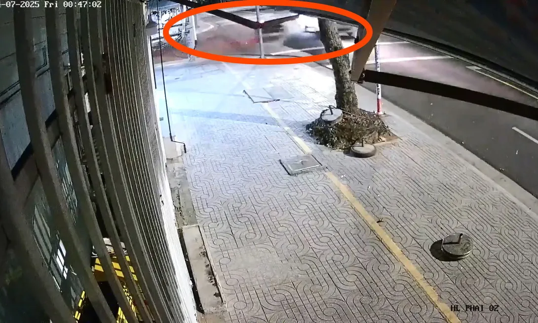 Video clip: Mô tô đụng lật xe tải ở TP Bà Rịa, một người bị thương nặng