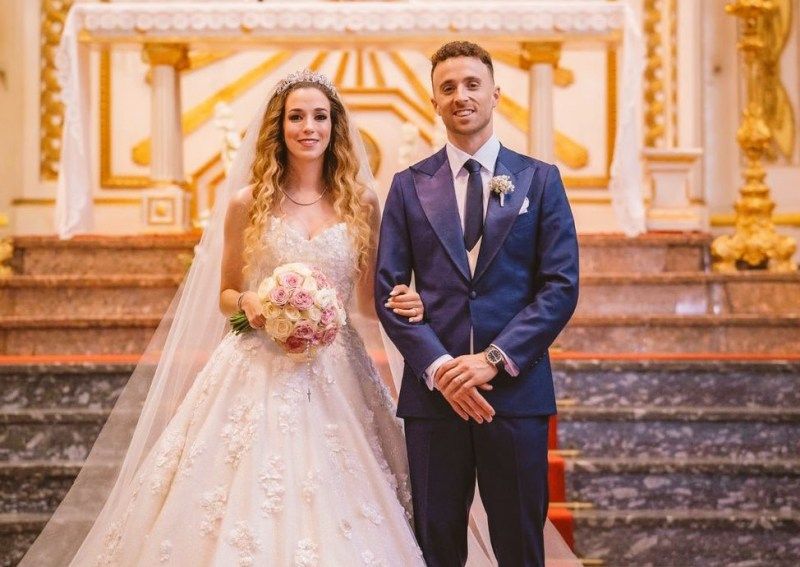 Vợ Jota bước đi run rẩy, tiều tụy tiễn biệt chồng lần cuối