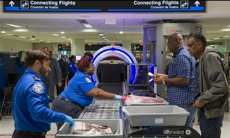 MỸ: Mặc áo hoodie và áo phông đi máy bay có thể bị kiểm tra an ninh gắt gao