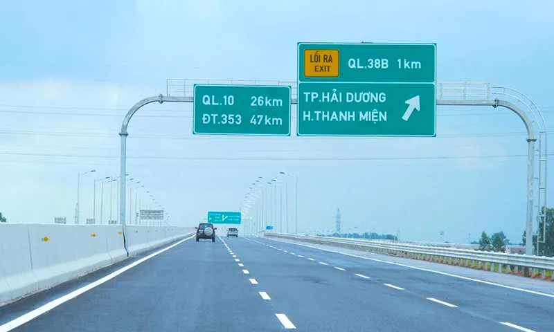 Nhanh chóng điều chỉnh biển báo trên đường sau sáp nhập tỉnh, thành