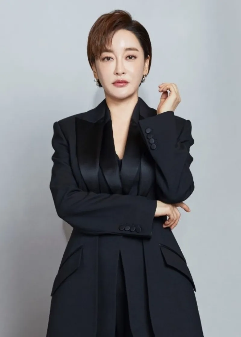 family-secrets-bom-tan-du-doan-oanh-tac-phong-ve-viet-co-gi-hotkim hye eun 2
