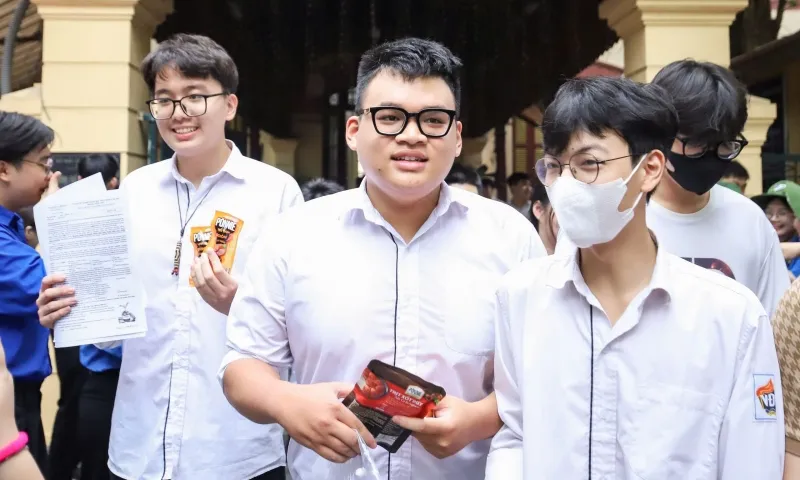 Thi Tot nghiep 2025