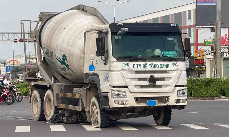 Hiện trường vụ tai nạn làm nữ tài xê xe ôm tử vong