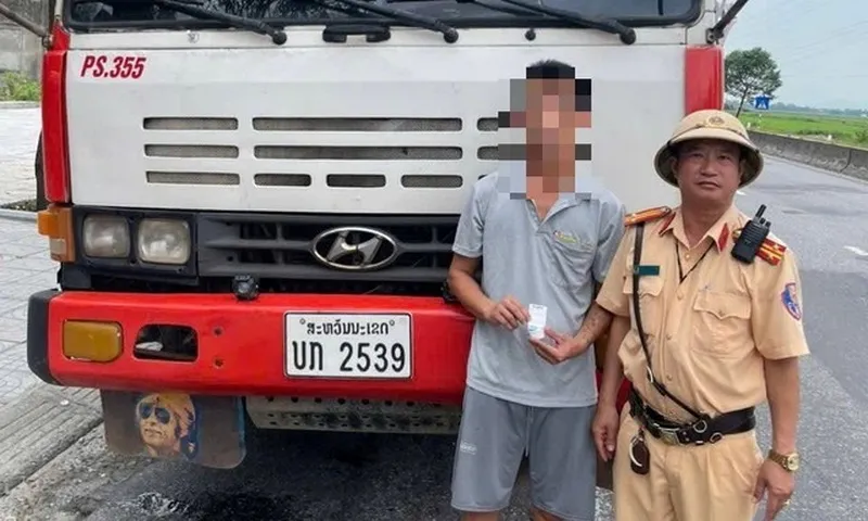 Tài xế xe đầu kéo dương tính với ma túy trên Quốc lộ 1A