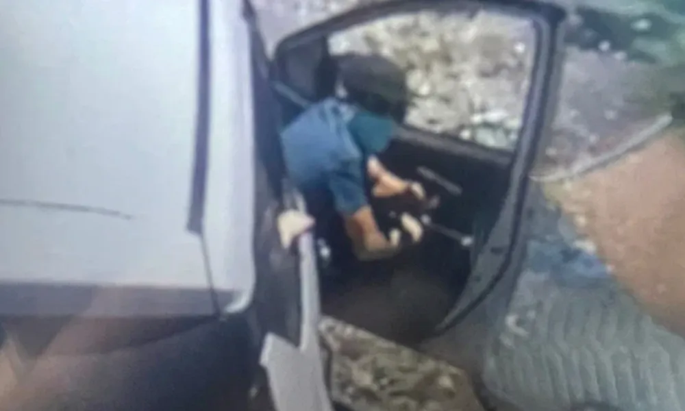 Tạm giữ 2 đối tượng dùng dao găm và súng K54 đe dọa tài xế trên đèo Đá Trắng