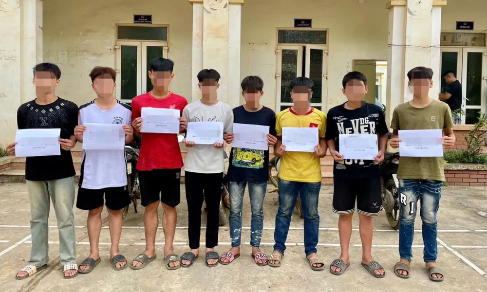 Nhóm 8 thiếu niên dùng hung khí, chạy xe tốc độ cao bị công an xử lý