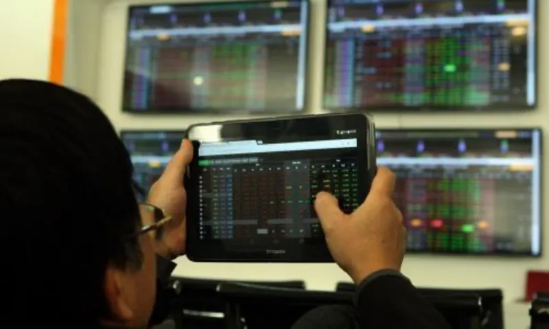 VN-Index áp sát mốc 1.400 điểm