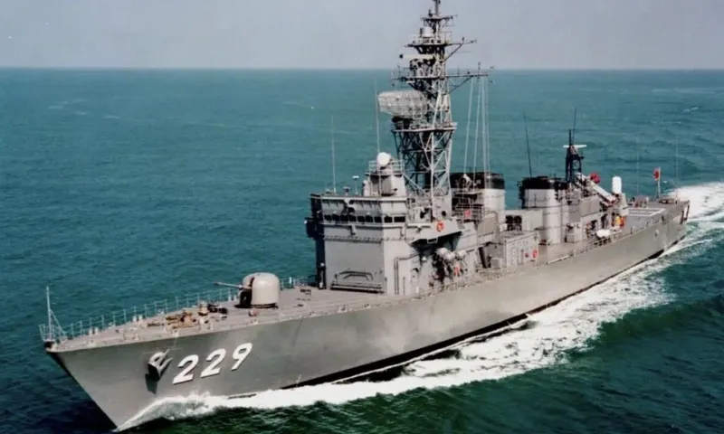 Nhật đàm phán chuyển giao tàu chiến cho Philippines