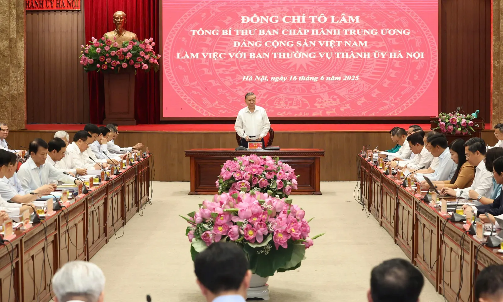 Thủ tướng chỉ đạo tạo điều kiện cho Hà Nội phát triển trục sông Hồng
