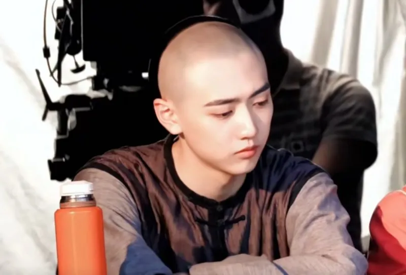 voh-hoan-chau-cach-cach-co-ban-phim-ngan-tieu-yen-tu-khong-con-la-nu-chinh-11