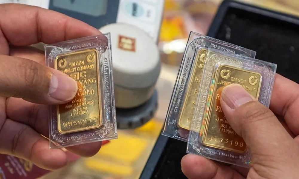 Vàng miếng tăng mạnh, vượt lại mốc 121 triệu đồng/lượng 