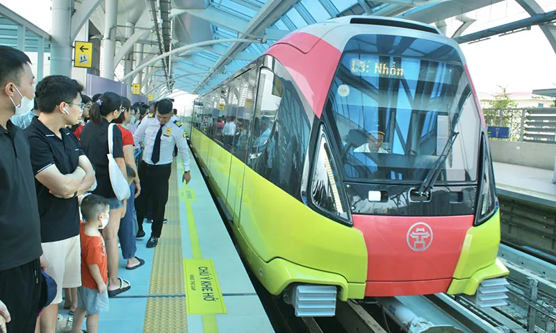 Mua vé liên thông vừa đi xe buýt vừa metro giảm giá tới 40%