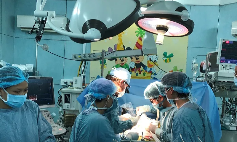 Một ca phẫu thuật tại Bệnh viện Nhi đồng 2