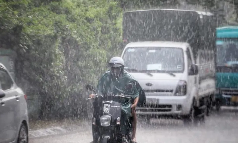 Mưa lớn cục bộ ở Bắc Bộ, Tây Nguyên và Nam Bộ, cảnh báo lũ quét sạt lở