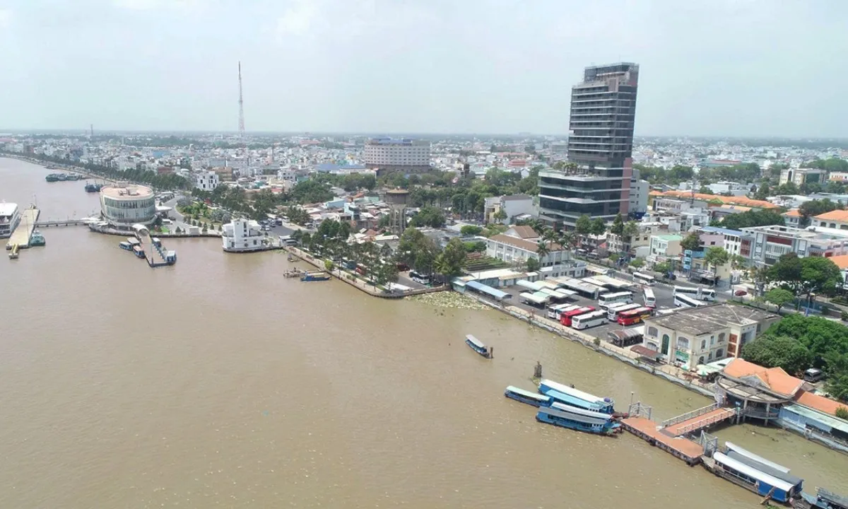 Đồng Tháp đầu tư 5.000 tỷ phát triển 12 cảng biển