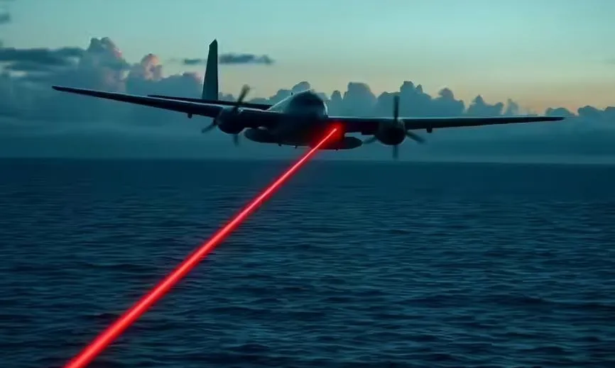 Tàu chiến Trung Quốc bị cáo buộc chiếu laser vào máy bay Đức ở Biển Đỏ