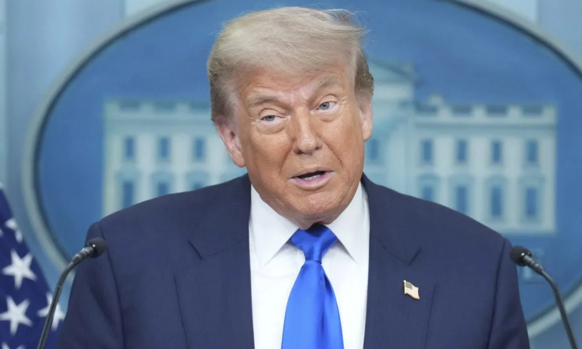 Ông Trump tuyên bố áp thuế 200% với dược phẩm, 50% với đồng nhập khẩu