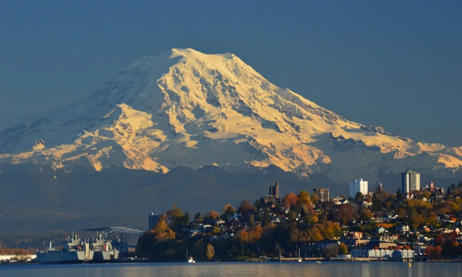 Mỹ: Xuất hiện hàng trăm trận động đất tại núi Rainier ở Washington