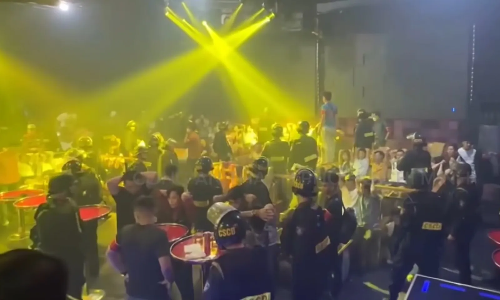 TPHCM: Đồng loạt đột kích 3 quán bar, phát hiện 186 người dương tính ma túy